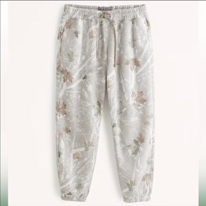 Abercrombie essential sweatpants camo size medium